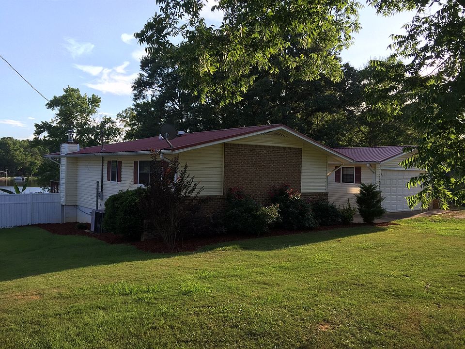 1st image of 207 Blue Heron Ln