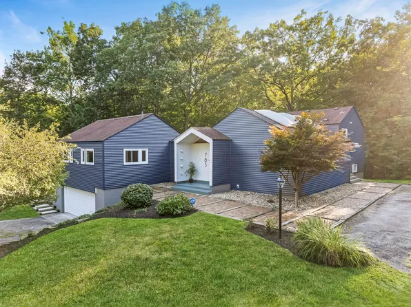 785 Old Woods Rd, Columbus, OH 43235