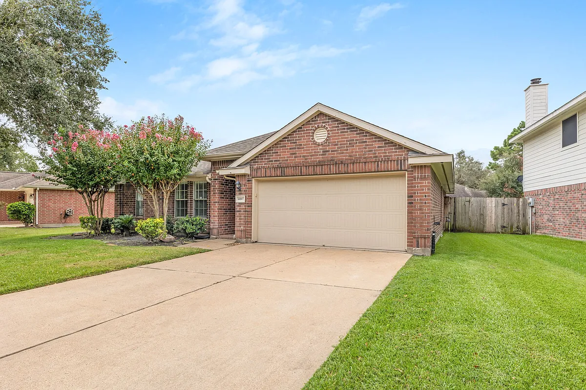 Building Photo - 14807 Fairway Square Dr