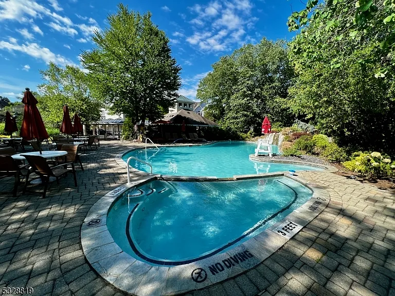 103 Crown Ct — Photo 40