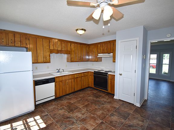 5th image of 229 Kathleen Ct