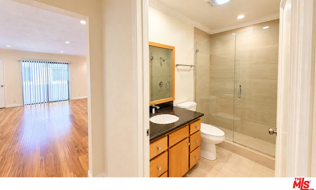 2 bed, 2.0 bath, 920 sqft, $2,500 — Photo 2