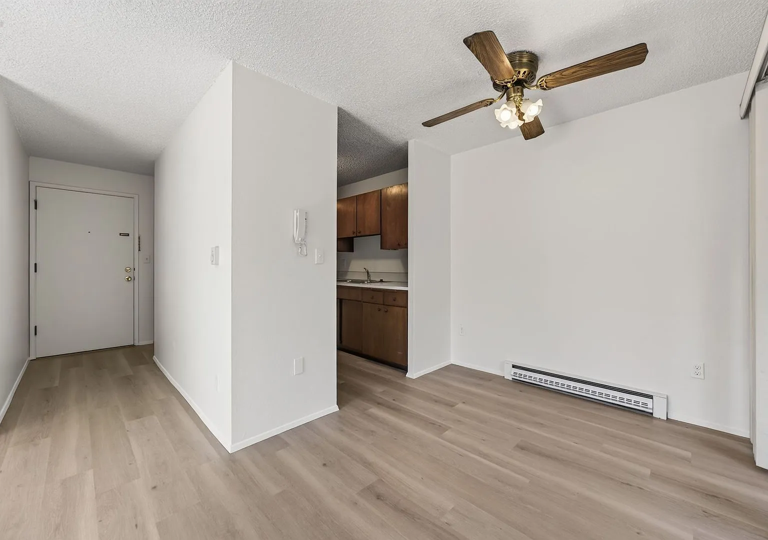 Charming 1-Bedroom Apartment in Highland Park Freshly Updated & Conveniently Located — Photo 3