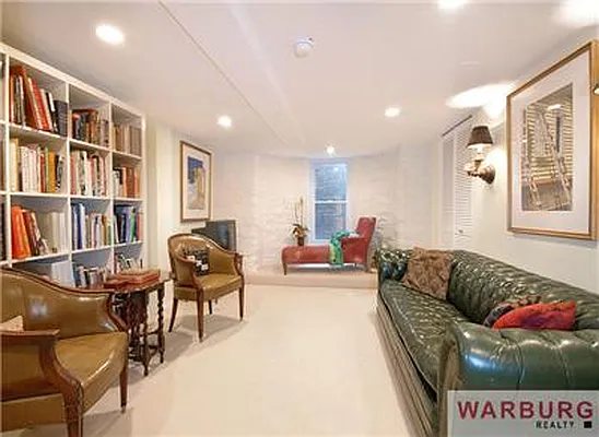 Sold by Warburg | media 31