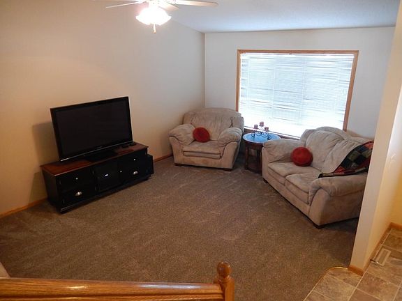 3rd image of 220 Country Ct
