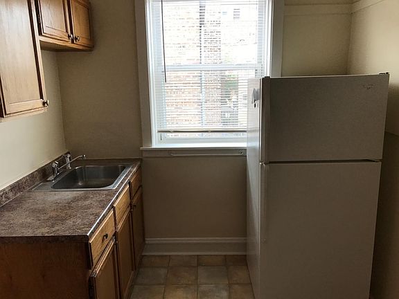 3rd image of 3211 N Karlov Ave #3