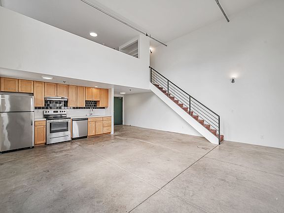 3rd image of 8 Bernice St Unit 201