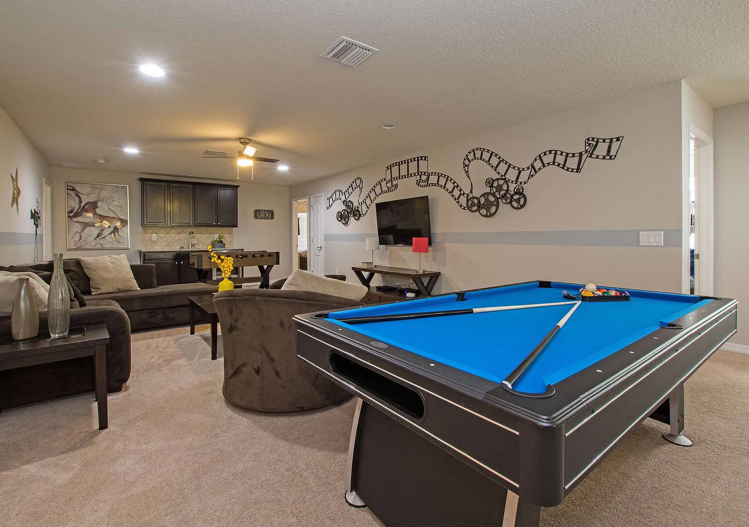 Home 8 Bdrm at Windsor Westside with Top Amenities — Photo 3