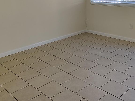 3rd image of 4211 Winona Ave #4211