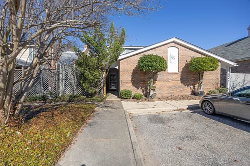 2043 Hazel Hedge Ln Photo 1