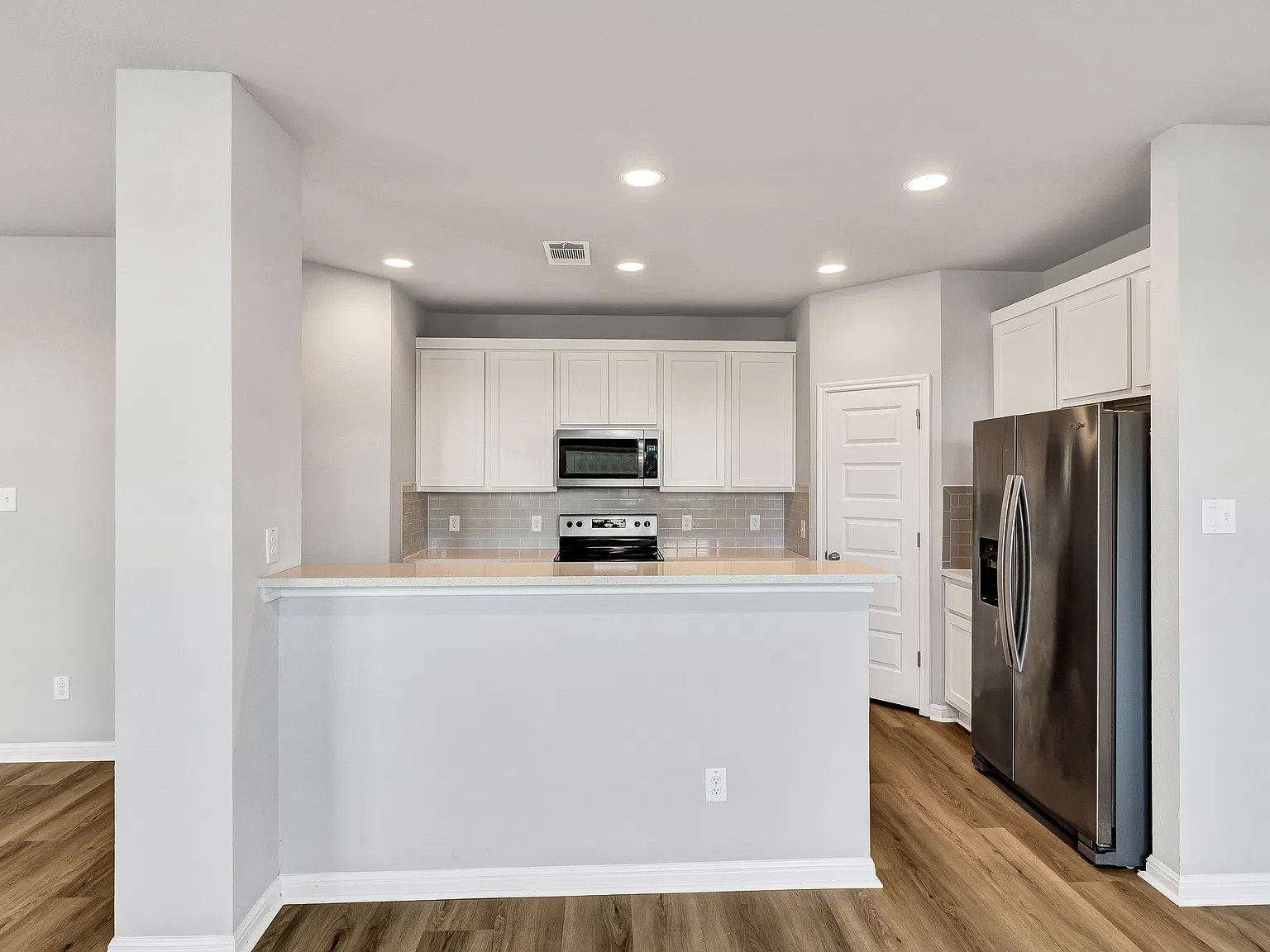 3 bed, 2.5 bath, 1845 sqft, $1,795 — Photo 3