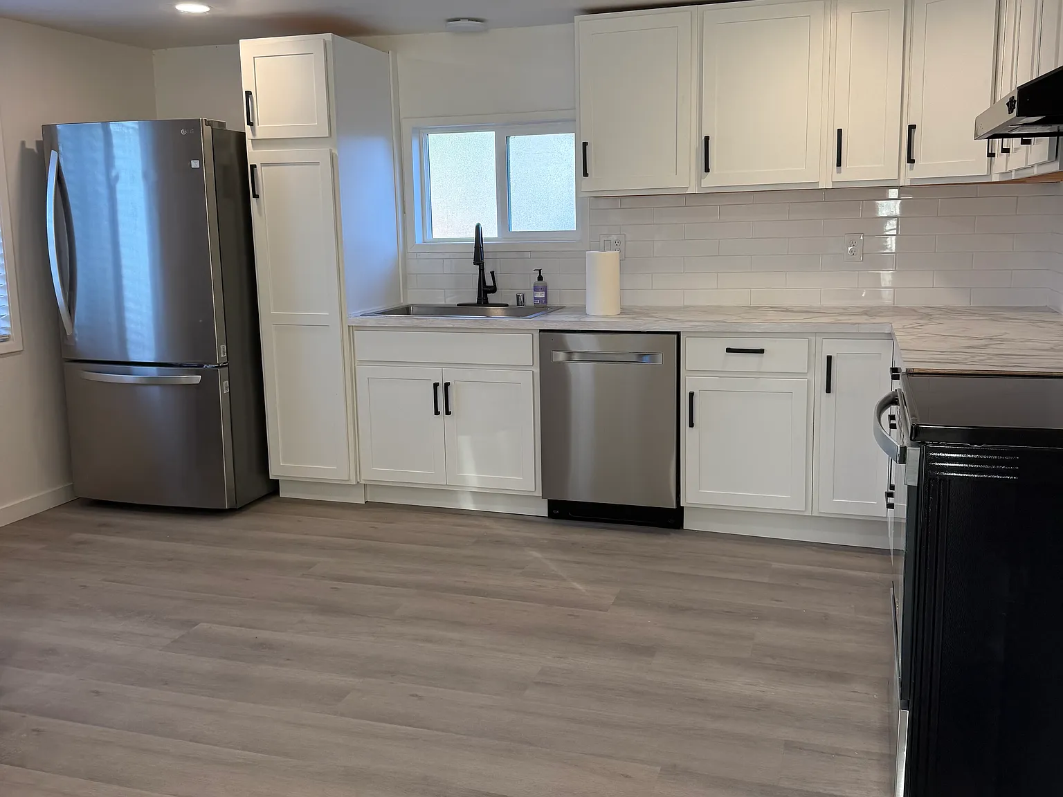 3 bed, 1400 sqft, $2,650 — Photo 3
