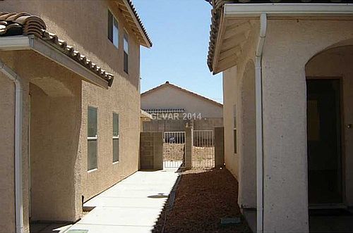 3rd image of 5525 W Dewey Dr