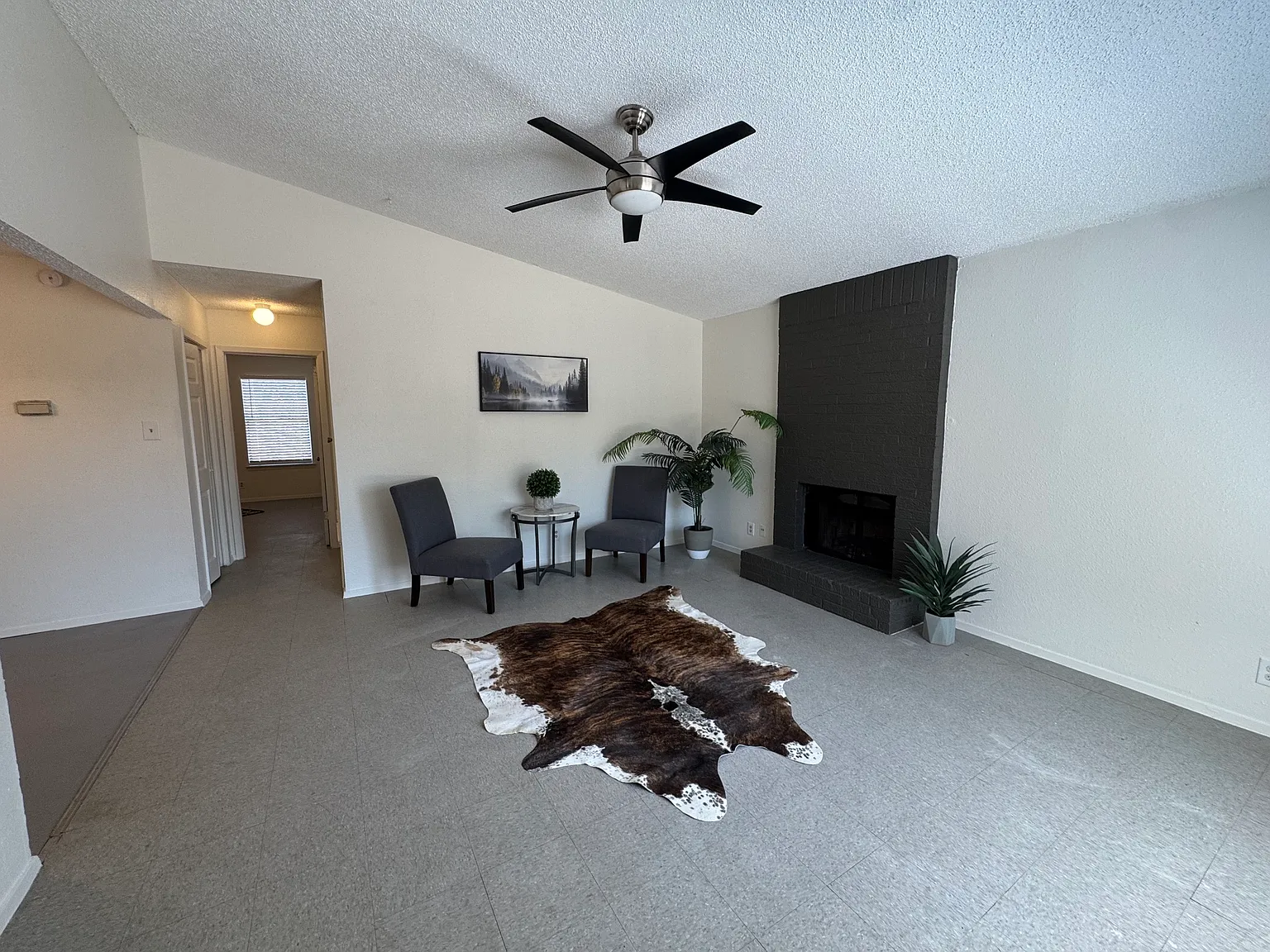 2 bed, 909 sqft, $1,450 — Photo 1