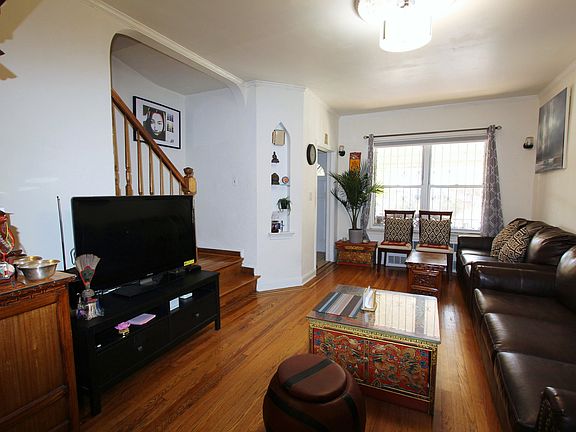 5th image of 2841 50th St