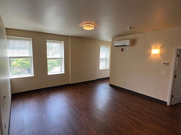 4th image of 401 Schoonmaker Ave #202