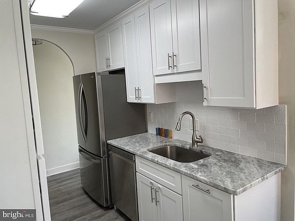 5th image of 4000 Tunlaw Rd NW APT 516