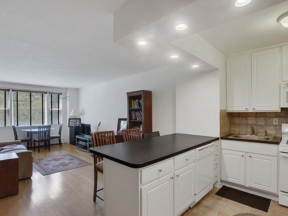 4th image of 5900 Arlington Ave APT 2N