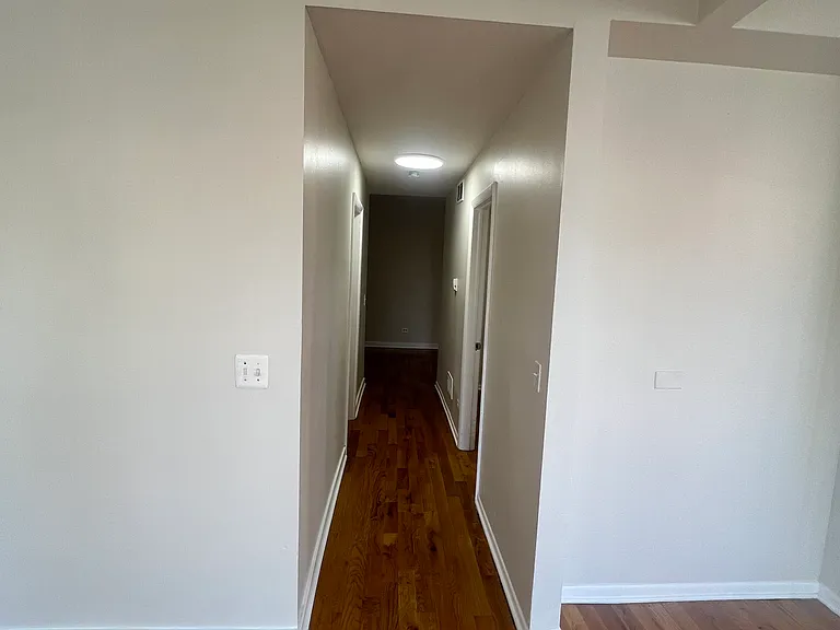 1052 N Avers Ave #1F — Photo 17
