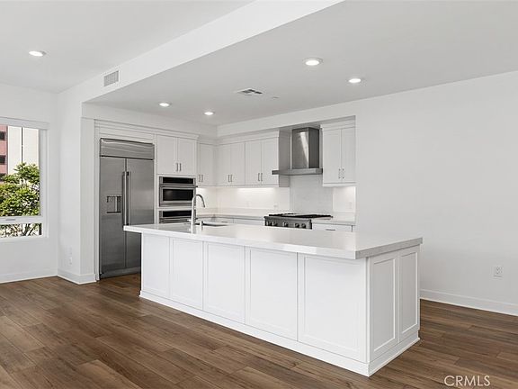 3rd image of 4200 Rivington