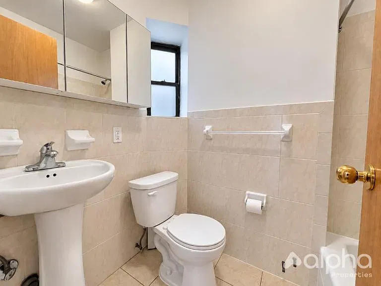 229 Henry Street — Photo 4