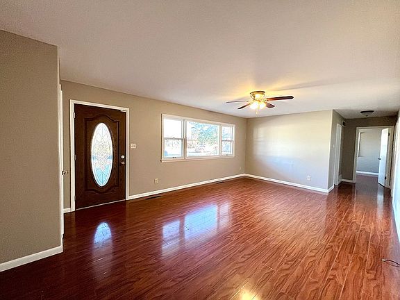 2nd image of 2423 Hart Ave