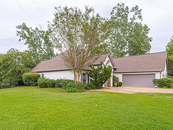 3rd image of 180 Cotton Wood Dr
