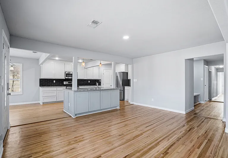 2933 S Hills Ave — Photo 11