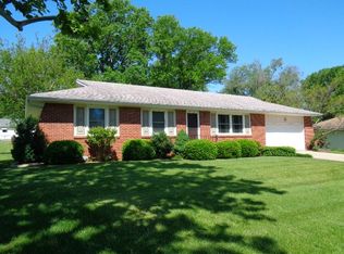 1227 N Tucker St, Nevada, MO 64772