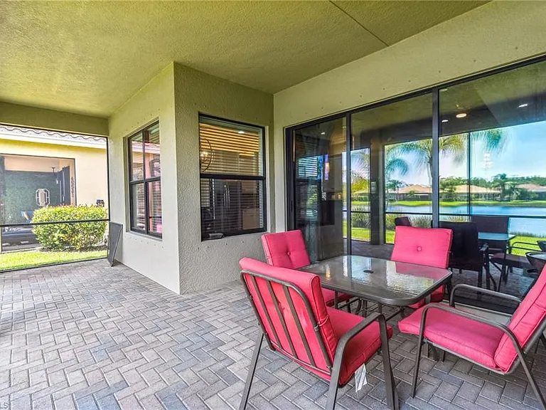 11541 Stonecreek Cir W — Photo 19