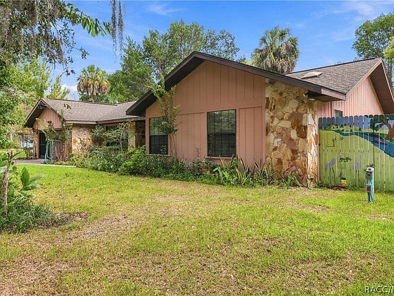 5th image of 32 Palm Circle Dr
