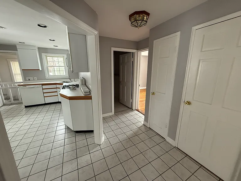 196 Clover St #1 — Photo 6