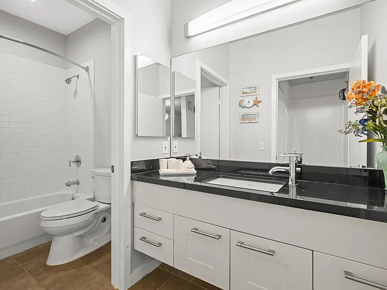 585 N Rossmore Ave #208 — Photo 12