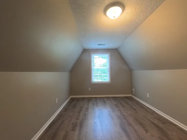 504 Willow Ln — Photo 14