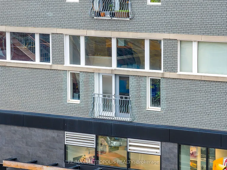 276 King St W #207 — Photo 36