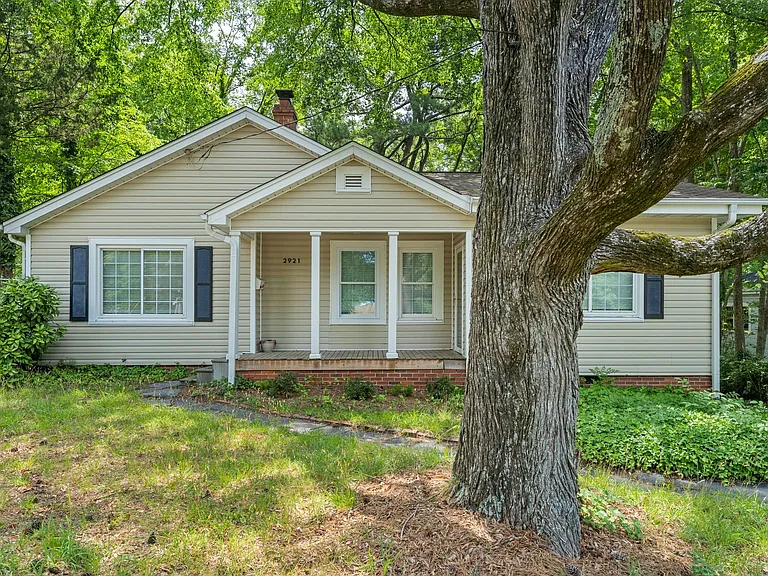 2921 Chapel Hill Rd — Photo 1