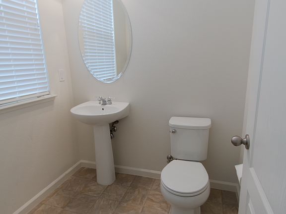 3rd image of 815 University Dr
