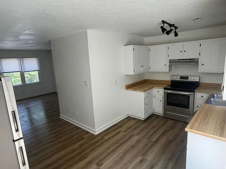 102 Moss Creek Dr — Photo 9