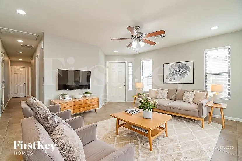 3 bed, 2.0 bath, 1124 sqft, $2,230 — Photo 4