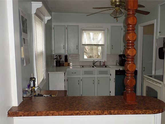 4th image of 255 Park St