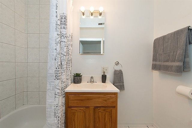 Ashland 2422 - bathroom4_03282017