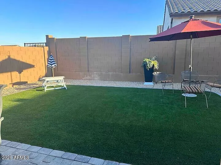 8908 W Solano Dr — Photo 16