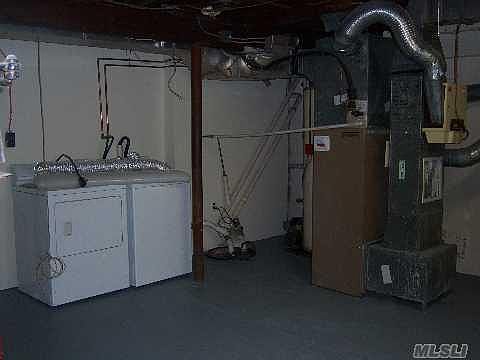 5th image of 64 Scott Ave