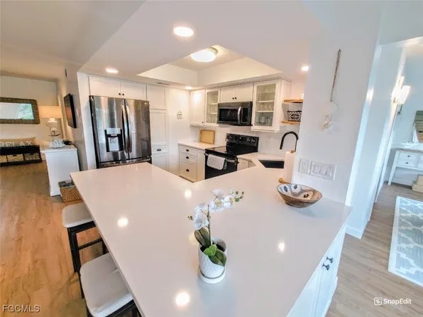 5830 Trailwinds Dr APT 813, Fort Myers, FL 33907