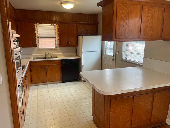 Kitchen with breakfast bar and storage