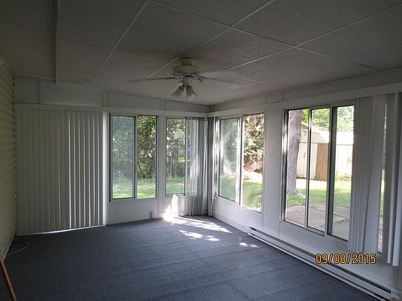 4th image of 406 S Grand Ave