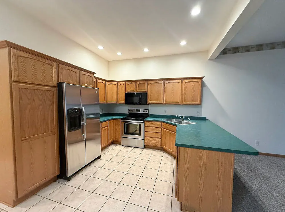4 bed, 3500 sqft, $1,795 — Photo 3