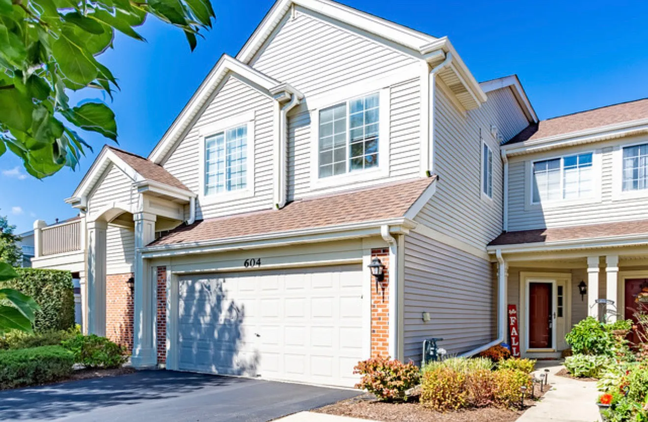 3 bed, 2.5 bath, 1600 sqft, $3,000 — Photo 1