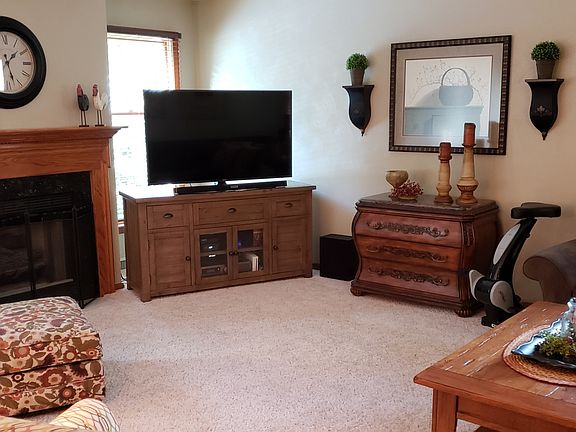3rd image of 404 Ashwood Ct