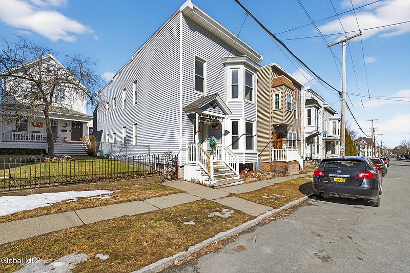 3rd image of 1525 6th Avenue